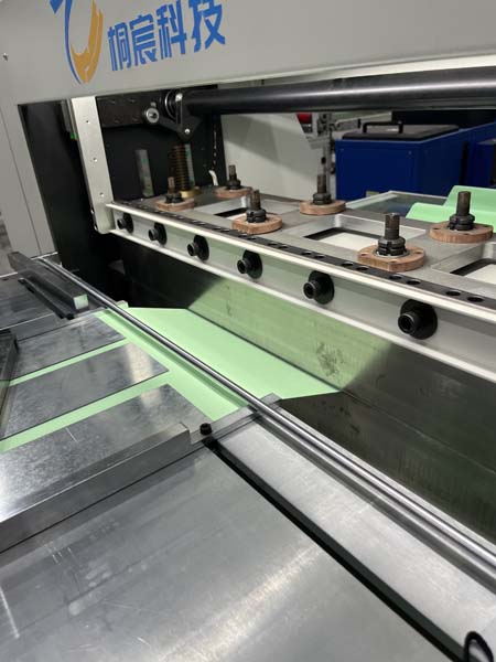 Tam Otomatik Servo Tahrikli Bıçak Tipi Kağıt Katlama Üretim Hattı