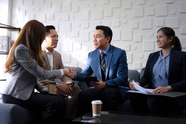 Kore'den MS Filter firması Bengbu Tongchen'i ziyaret ederek, gelişmiş yüksek sıcaklık cam elyaf katlama ve yapıştırma üretim hattını övdü.