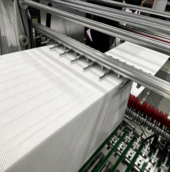 High-speed filter folding machine for HVAC systems